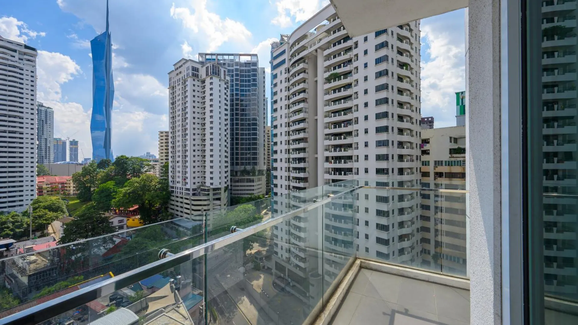 Апартаменты Greystone One Bukit Ceylon Куала-Лумпур Малайзия